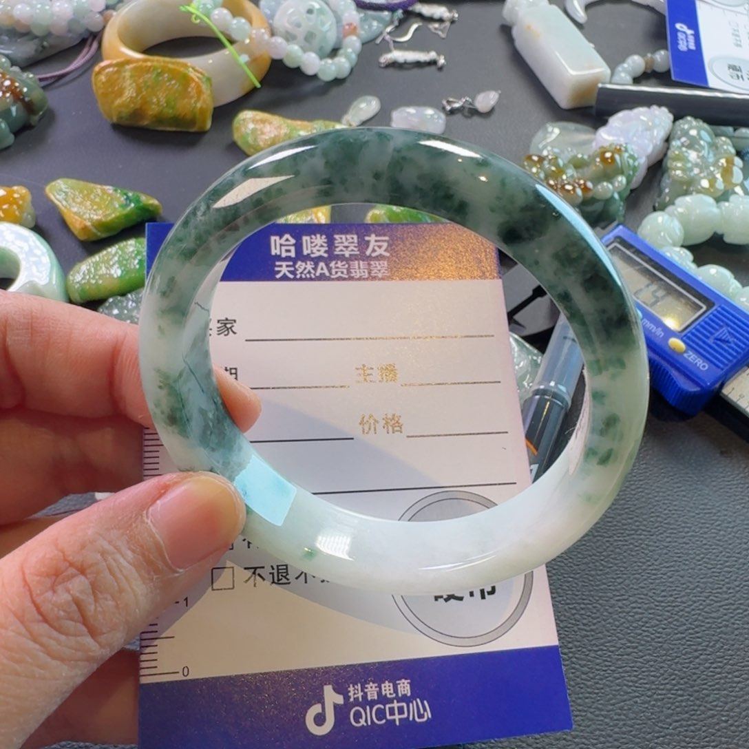 翡翠手镯未镶嵌手镯