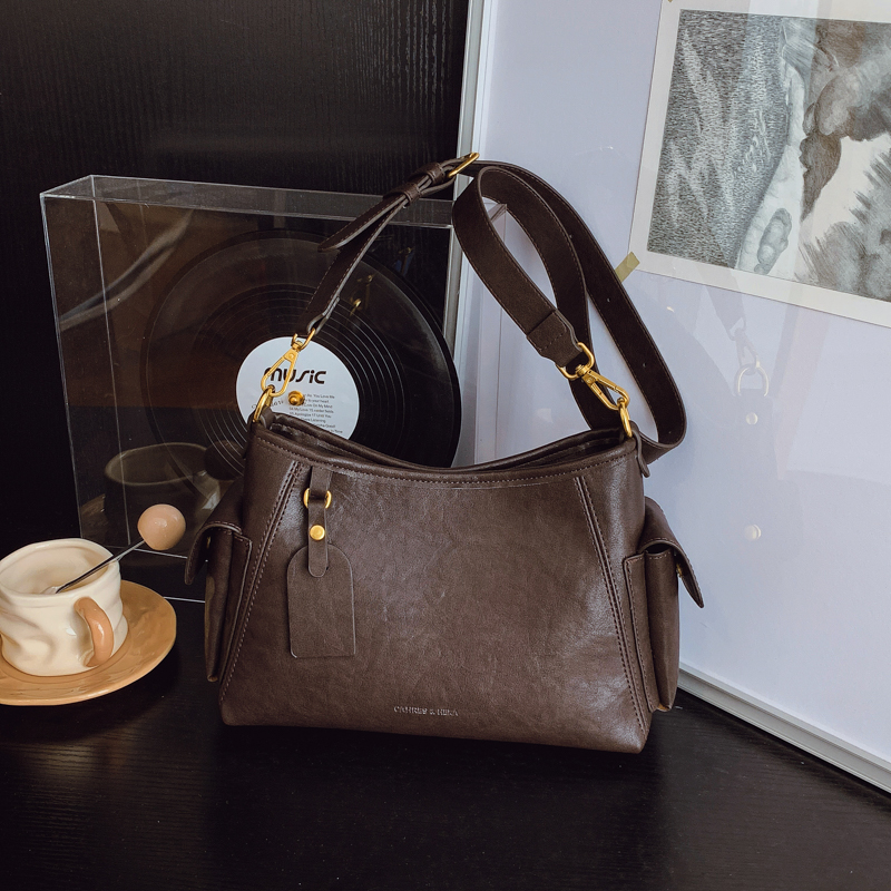 25年新款女包单肩斜挎手提包耐磨纯色简约风 DZ 19186