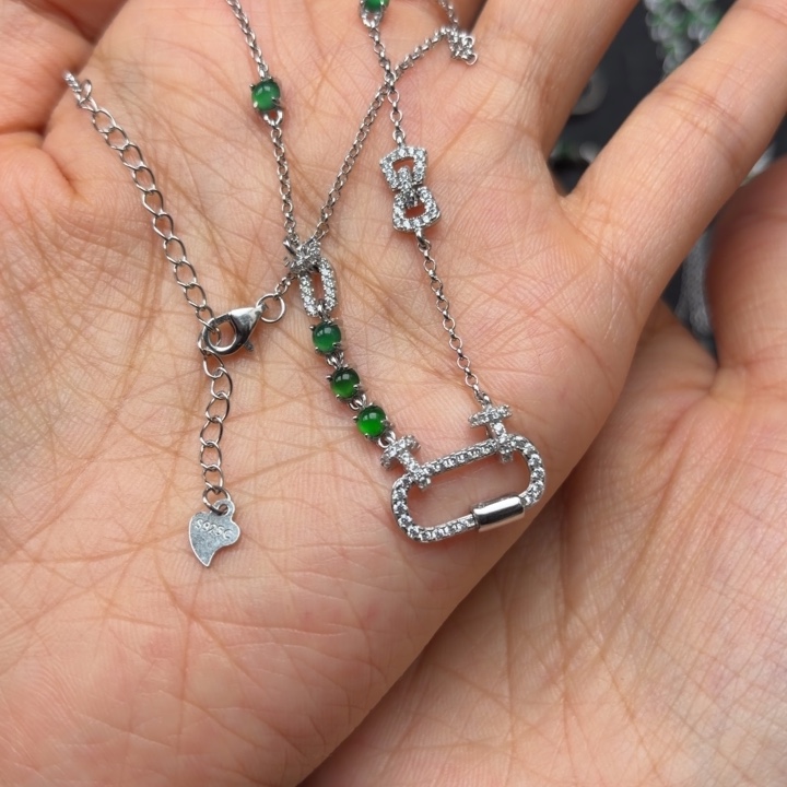 秦****翡翠银S925镶嵌耳饰