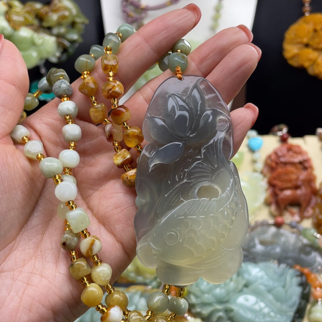 未镶嵌蛇纹石玉颈饰