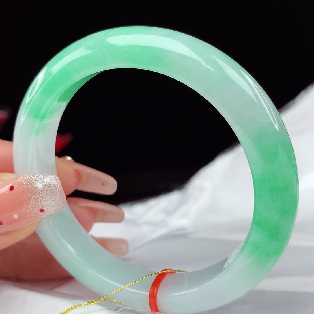 翡翠手镯未镶嵌52圈812