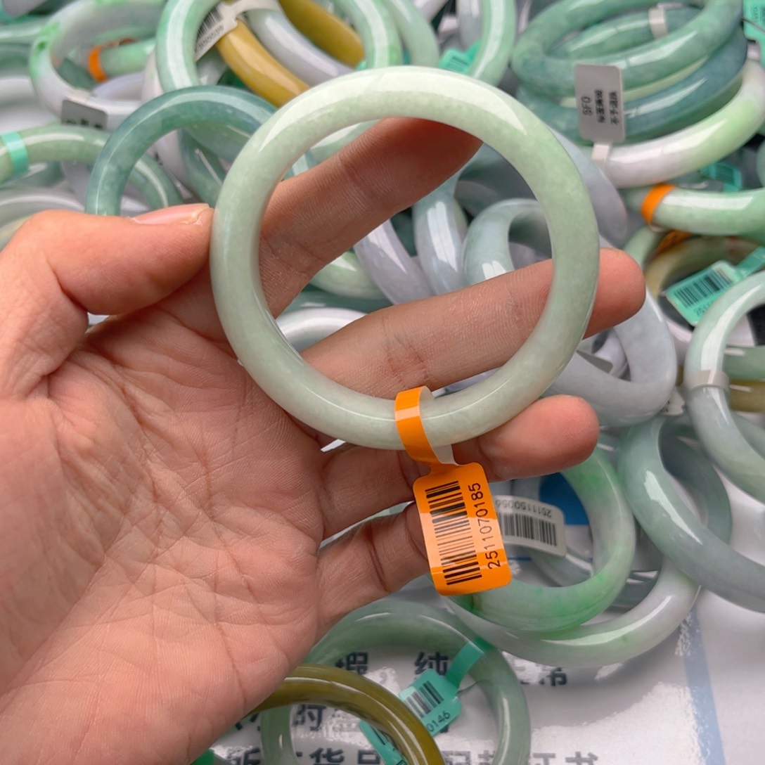 未镶嵌手镯翡翠5556。72