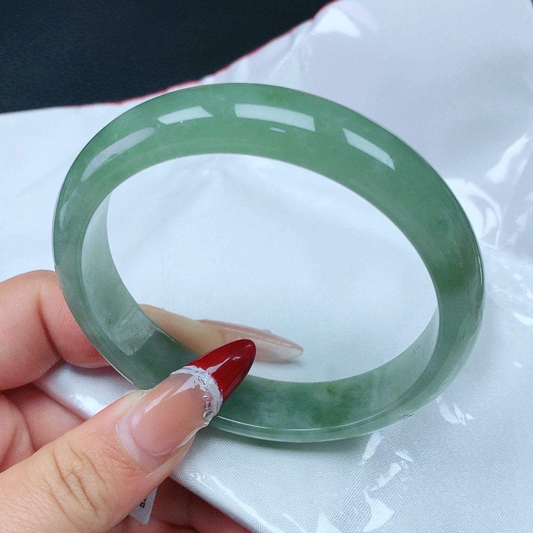 翡翠手镯未镶嵌61圈