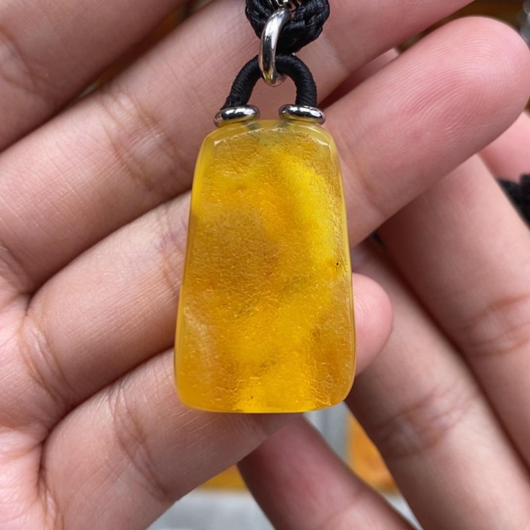 琥珀吊坠(赠链)未镶嵌