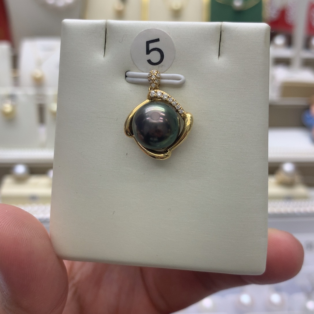 18K金镶嵌海水珍珠吊坠(不含链)