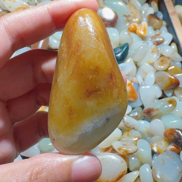 颈饰未镶嵌和田玉（糖玉）56克