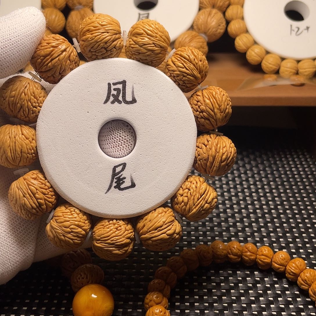 春***兴桃木凤尾桃核，皮质好，密度大