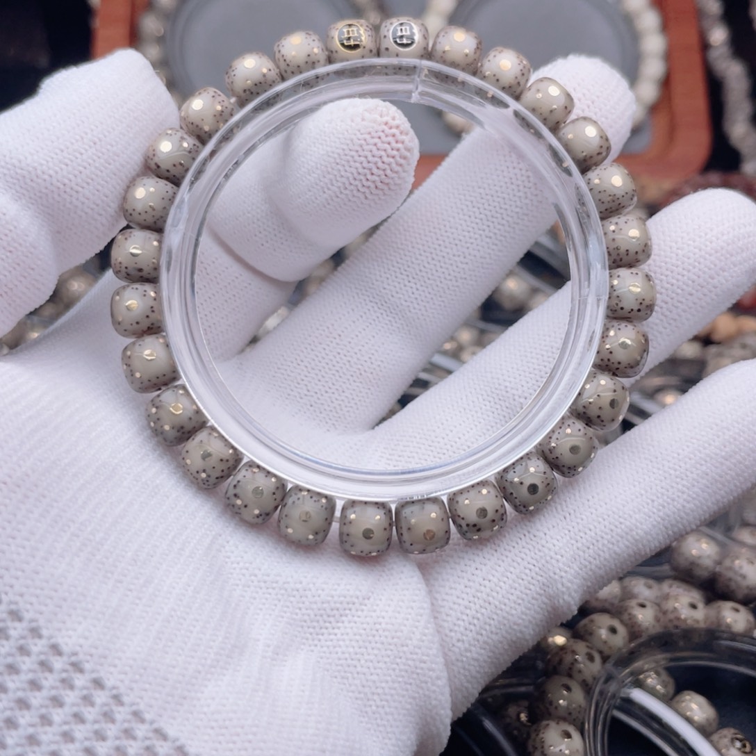 L***。星月菩提手串星月