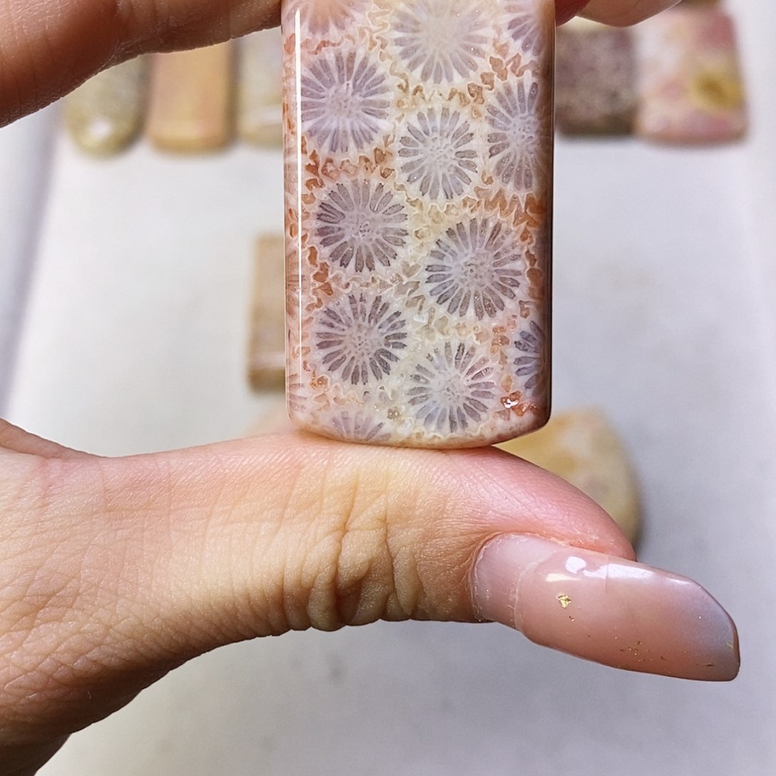 合金颈饰硅化玉T***y