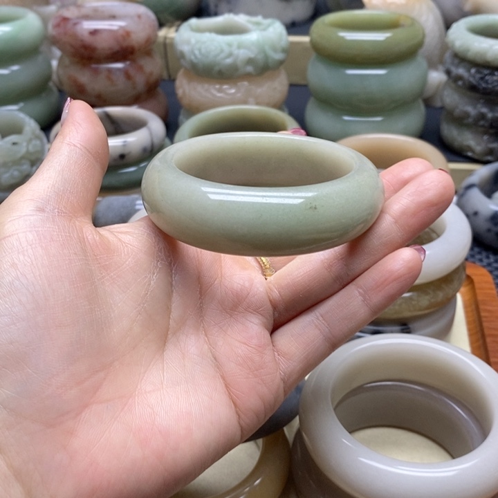 石英岩玉手镯未镶嵌