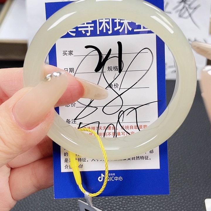 和田玉手镯未镶嵌