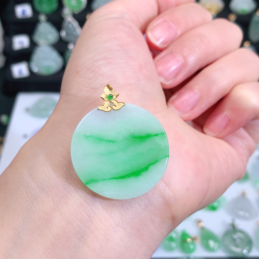 翡翠未镶嵌颈饰翡翠