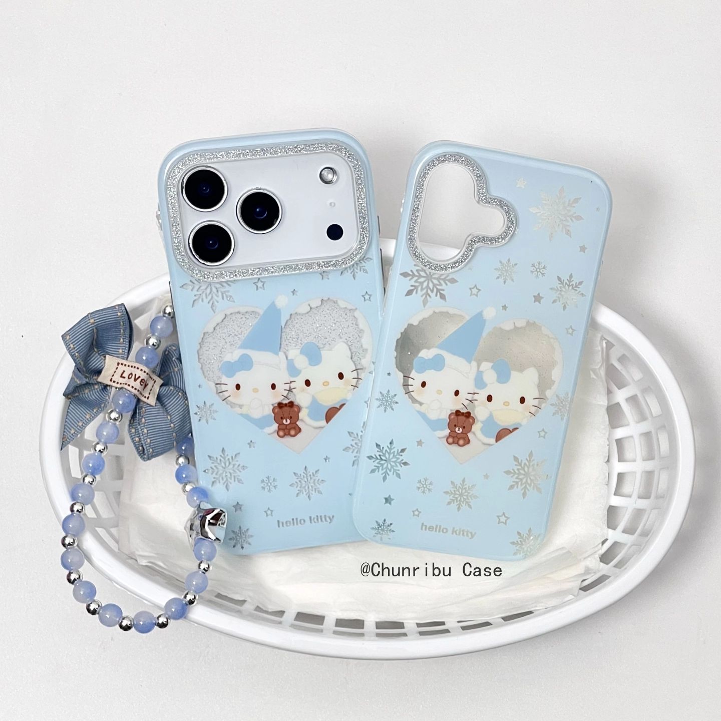 闪闪镜头蓝底镂空雪花爱心kitty适用苹果17/16promax手机壳15/14
