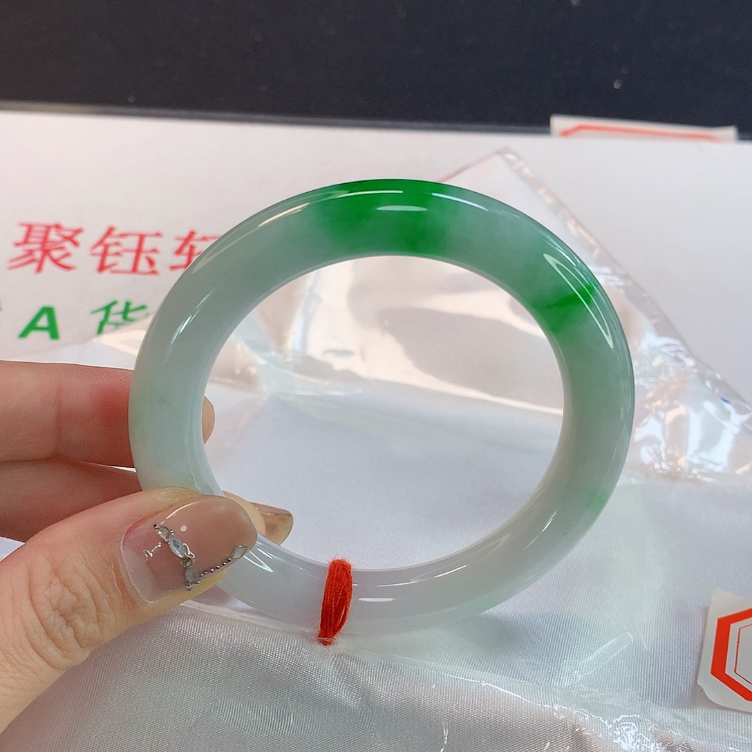 翡翠手镯未镶嵌天然翡翠A货050
