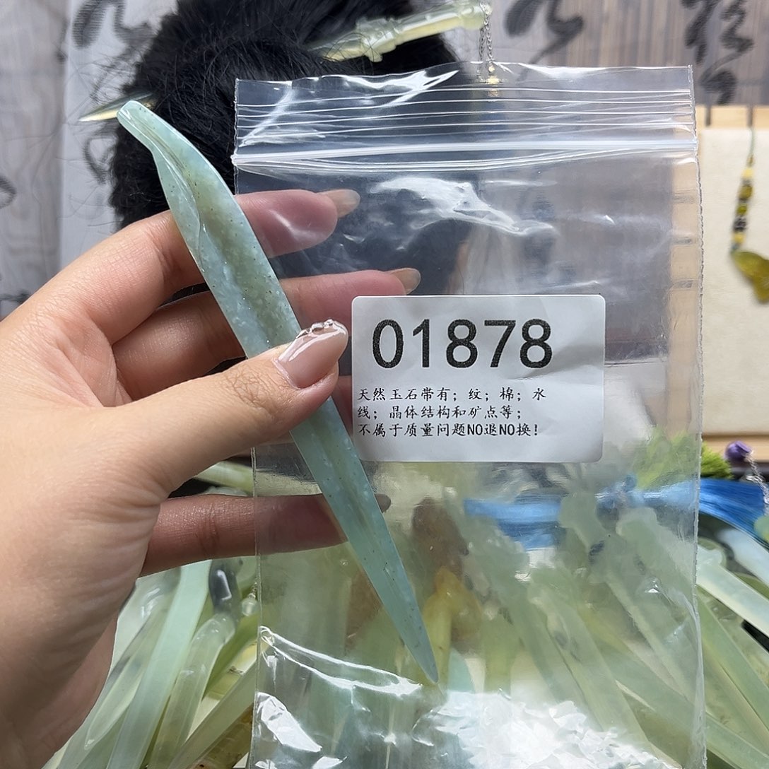 一***行蛇纹石玉未镶嵌发饰