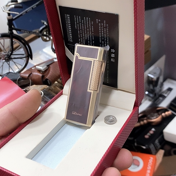 小***龙明铬充气打火机充气的