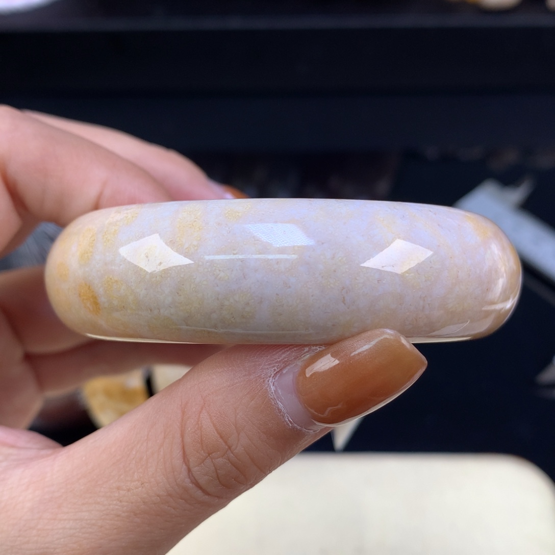 硅化珊瑚（珊瑚玉）未镶嵌颈饰五折精美手镯56.2口（34号）