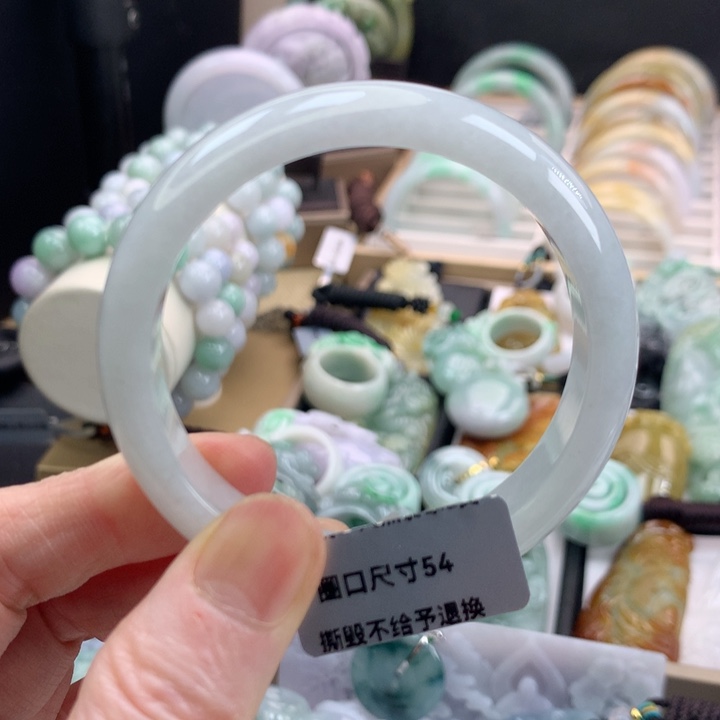 翡翠手镯未镶嵌吊坠