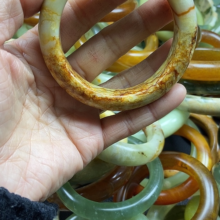 蛇纹石玉手镯未镶嵌程*峡