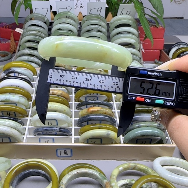 蛇纹石玉未镶嵌手镯11