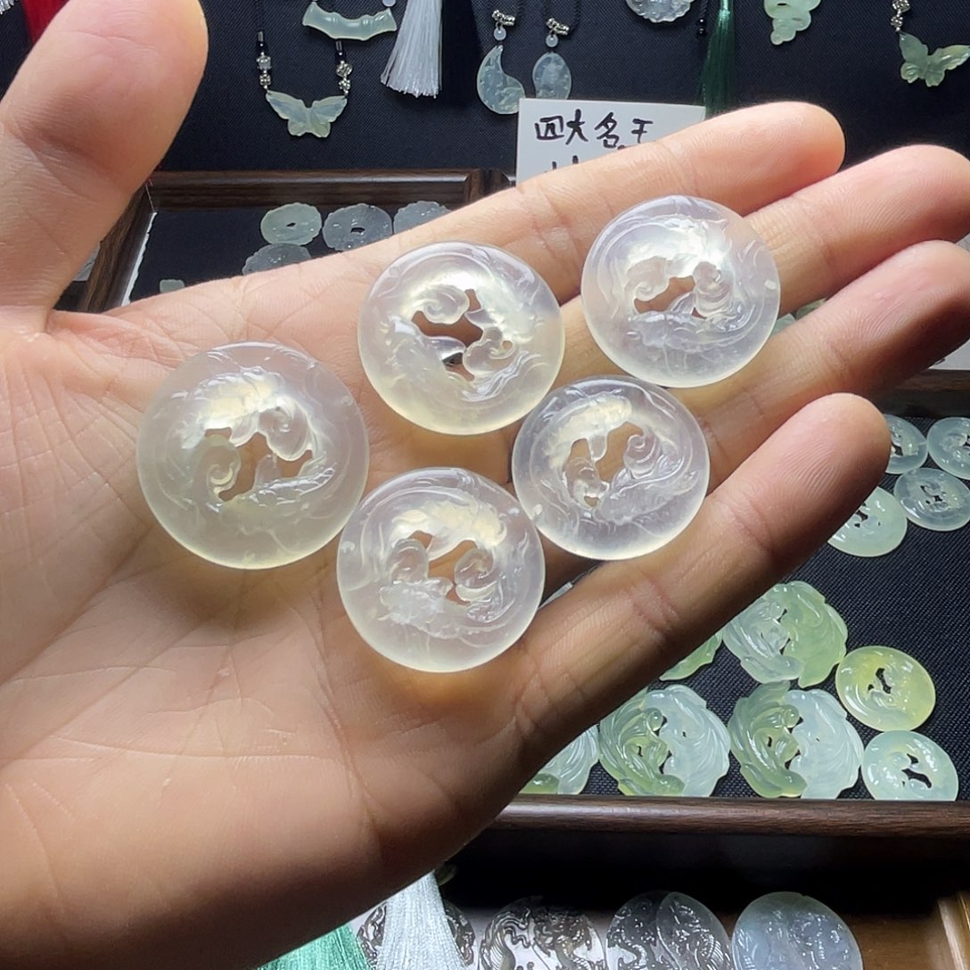 岫玉未镶嵌白冰双鱼吊坠项链