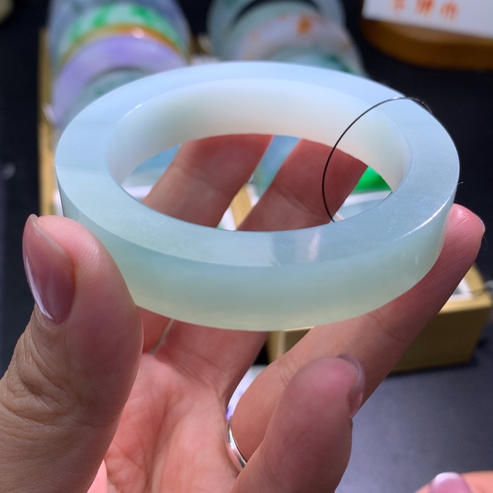定制翡翠未镶嵌翡翠手镯