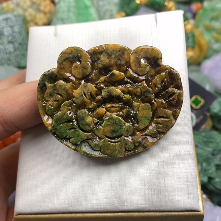 翡翠未镶嵌吊坠(赠链)