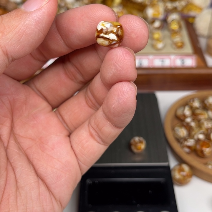 未镶嵌琥珀裸石法**迦76号