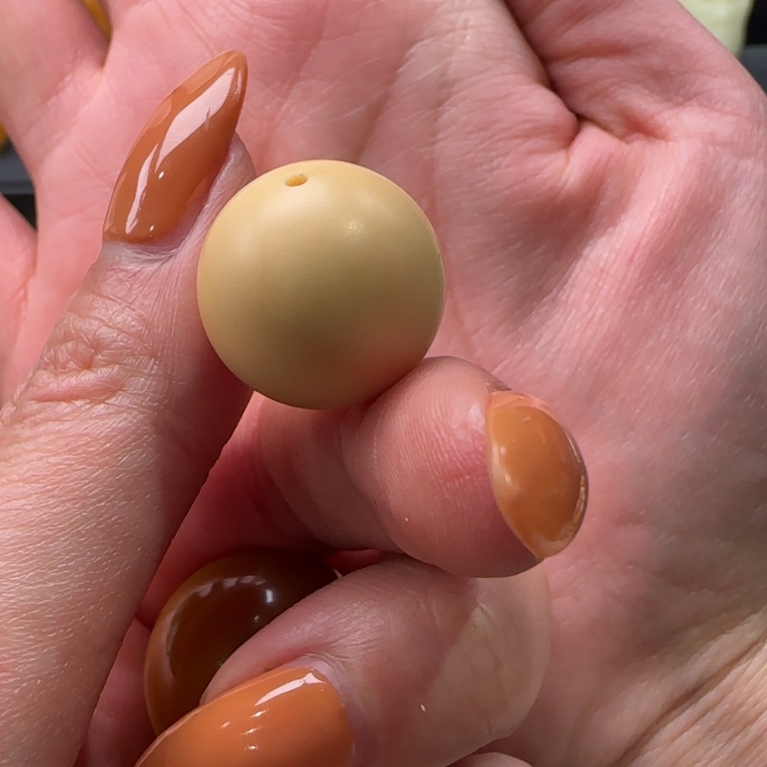 观***在石英质玉（缅黄）未镶嵌配饰