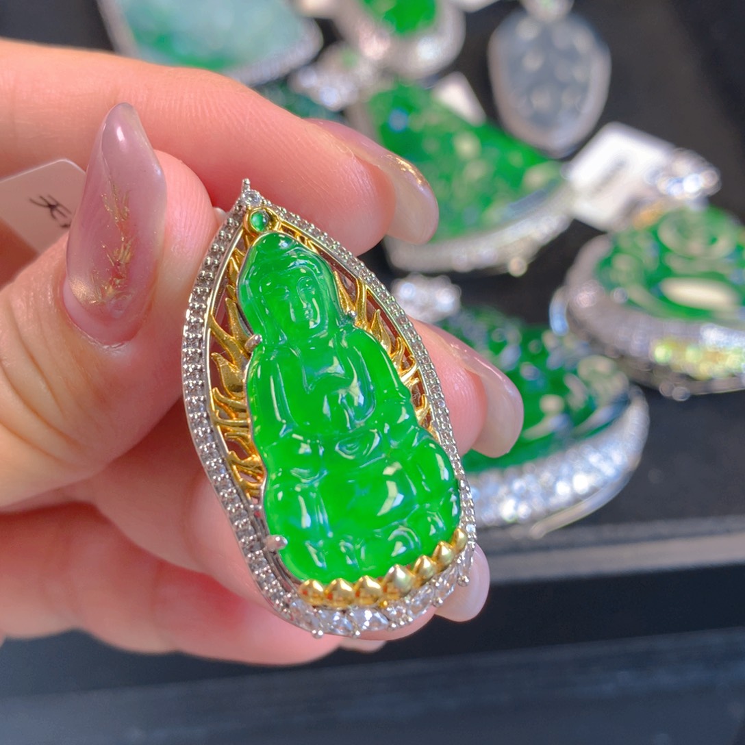 翡翠颈饰未镶嵌翡翠