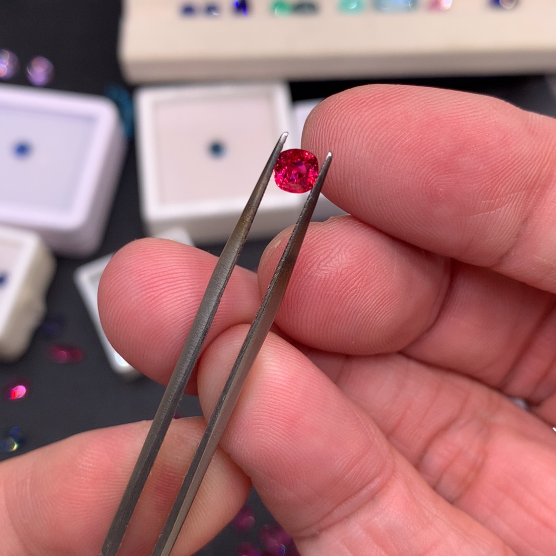 尖晶石裸石0.41ct 绝地武士