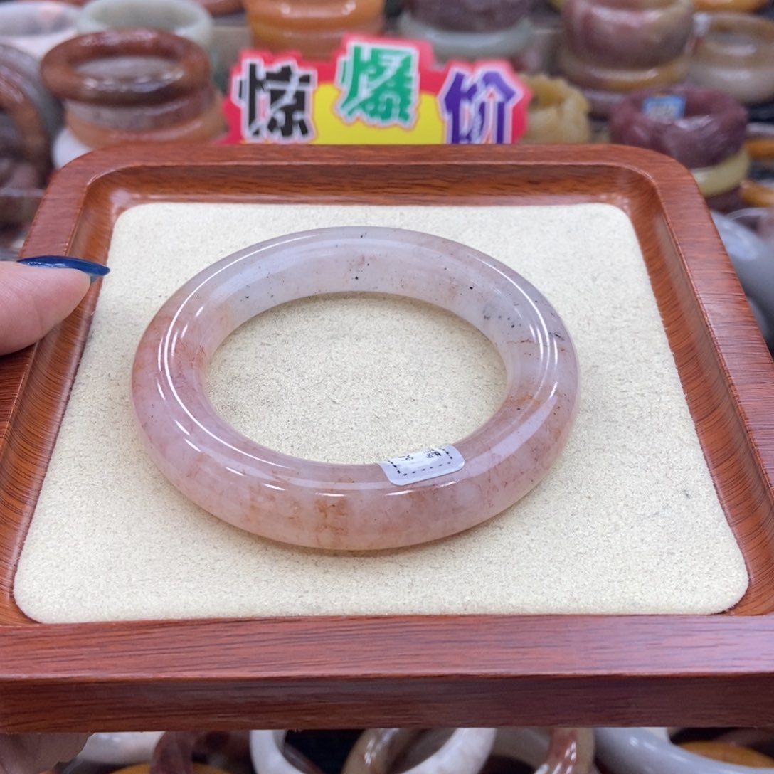 石英质玉手镯未镶嵌