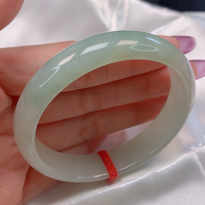 翡翠手镯（贵妃镯）未镶嵌