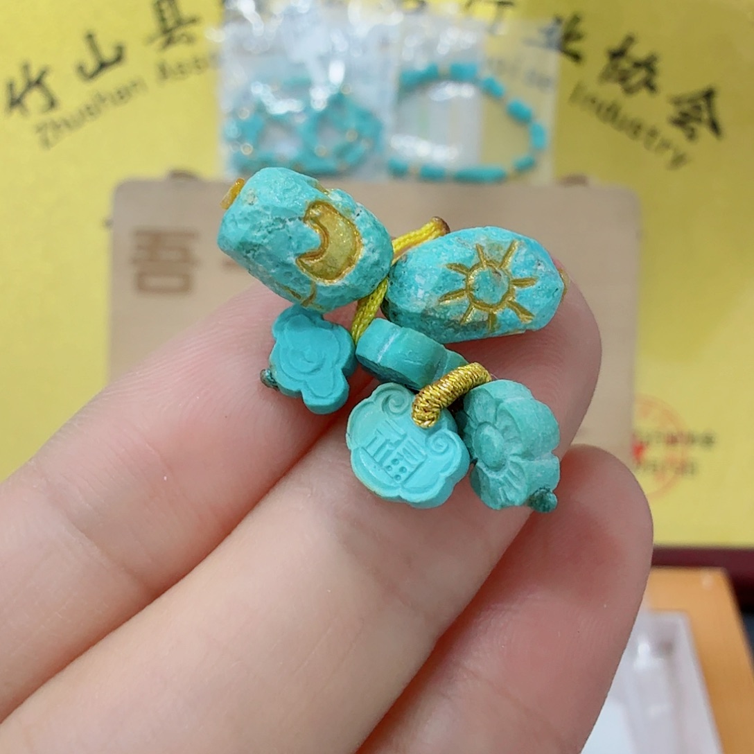 未镶嵌绿松石珠宝奇石