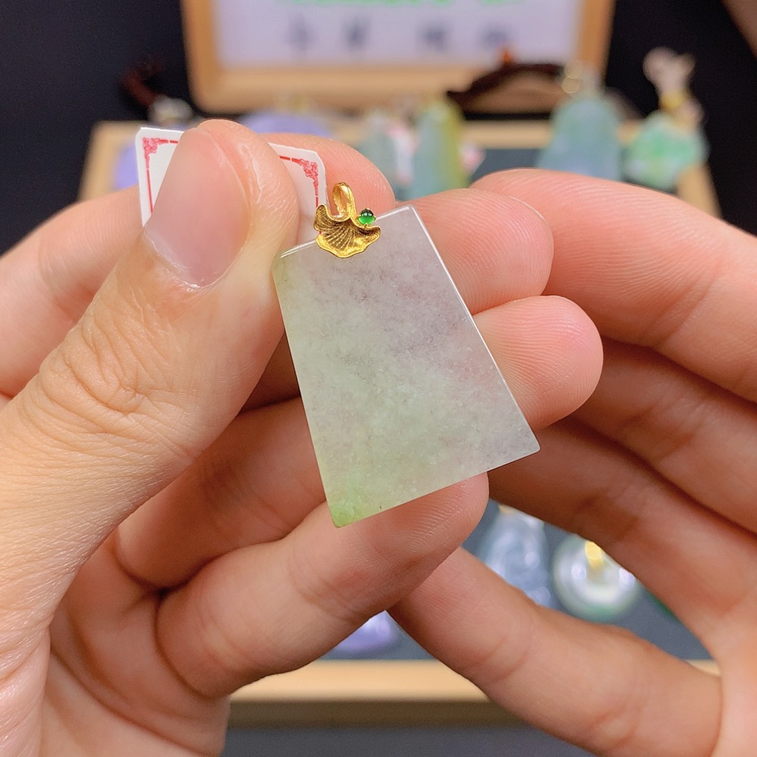 颈饰18K金镶嵌翡翠翡翠