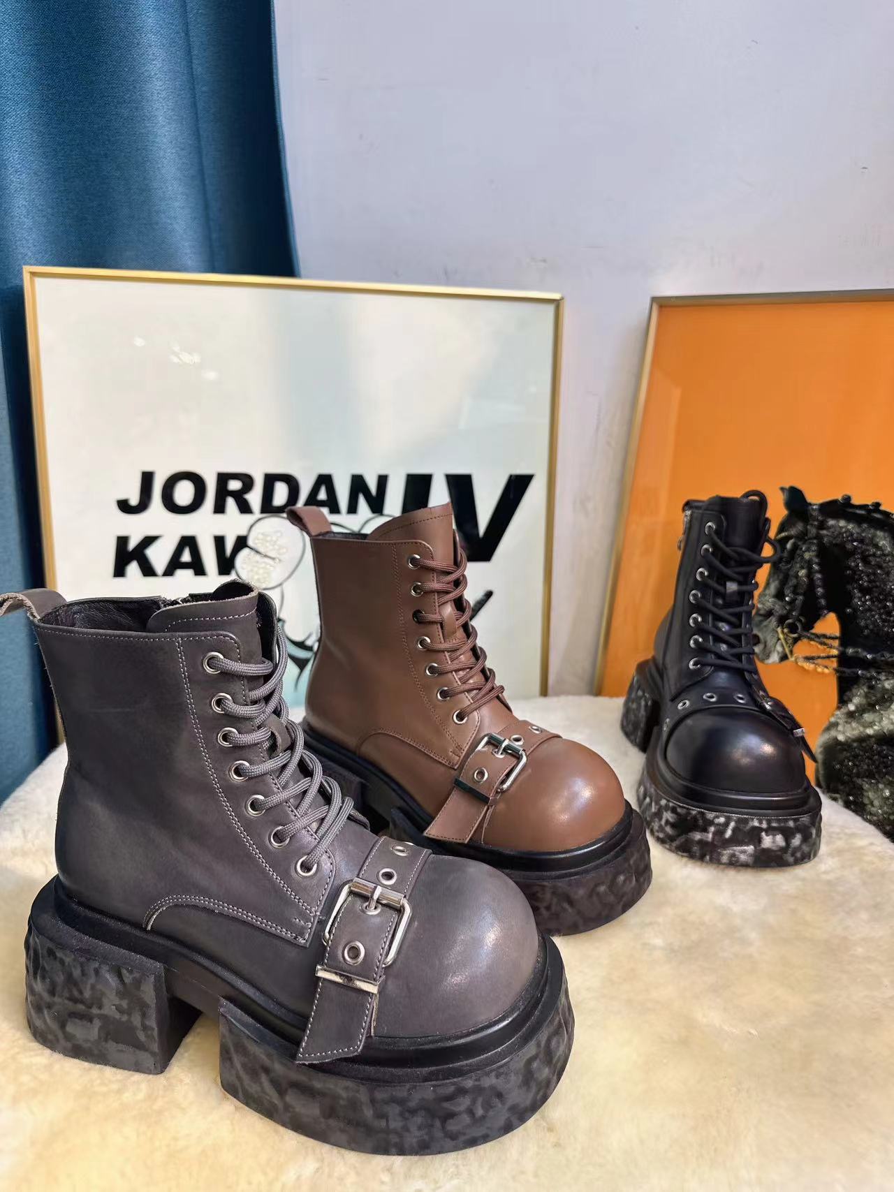 时尚休闲百搭厚底女士马丁靴