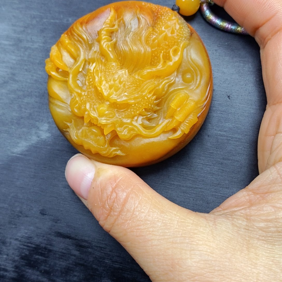 石英质玉（黄龙玉）颈饰未镶嵌