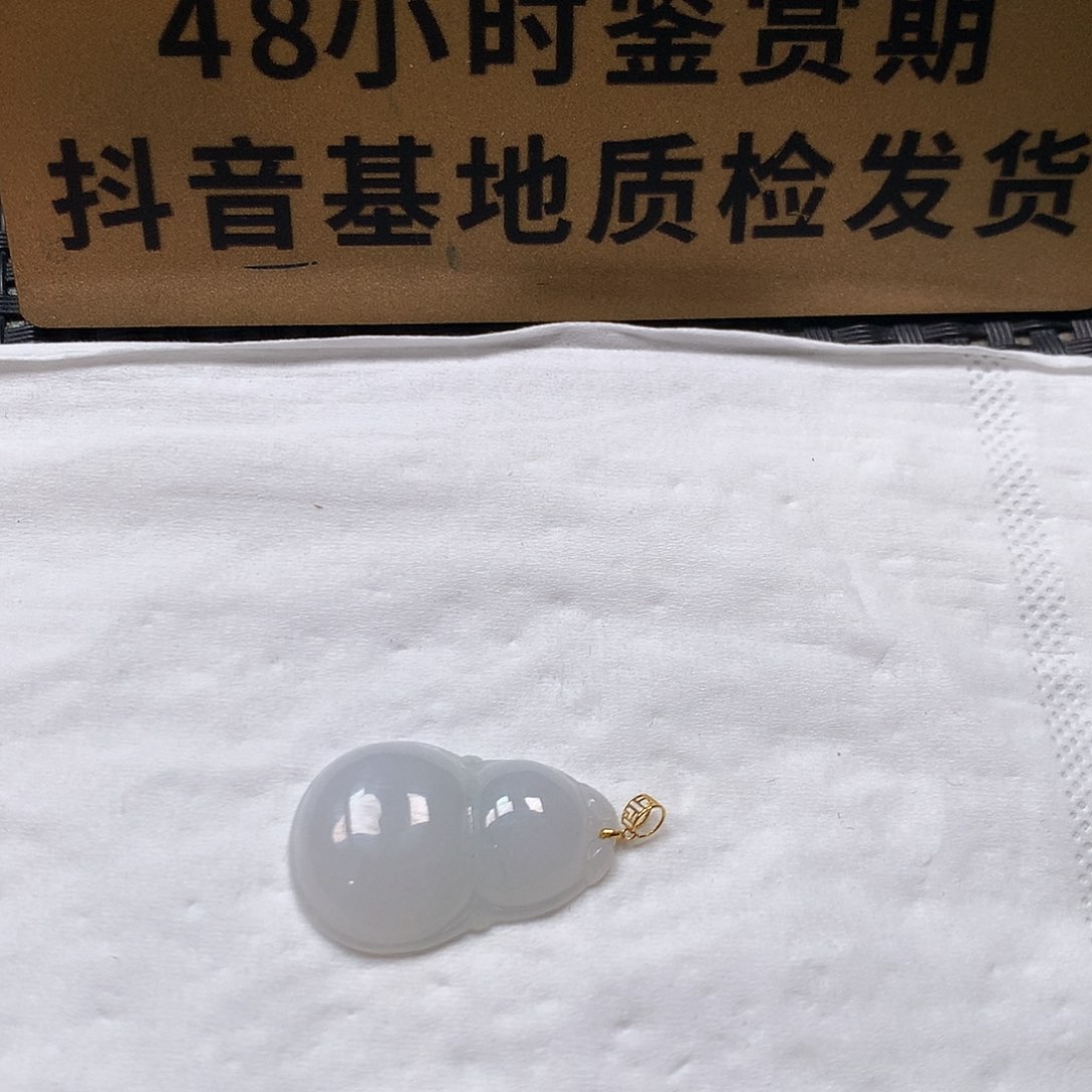 颈饰18K金镶嵌翡翠葫芦