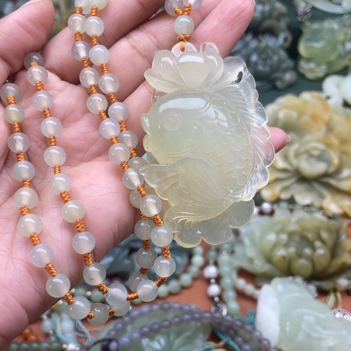 蛇纹石玉吊坠合金