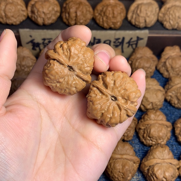 桃核吊坠公***士蛤蟆核桃