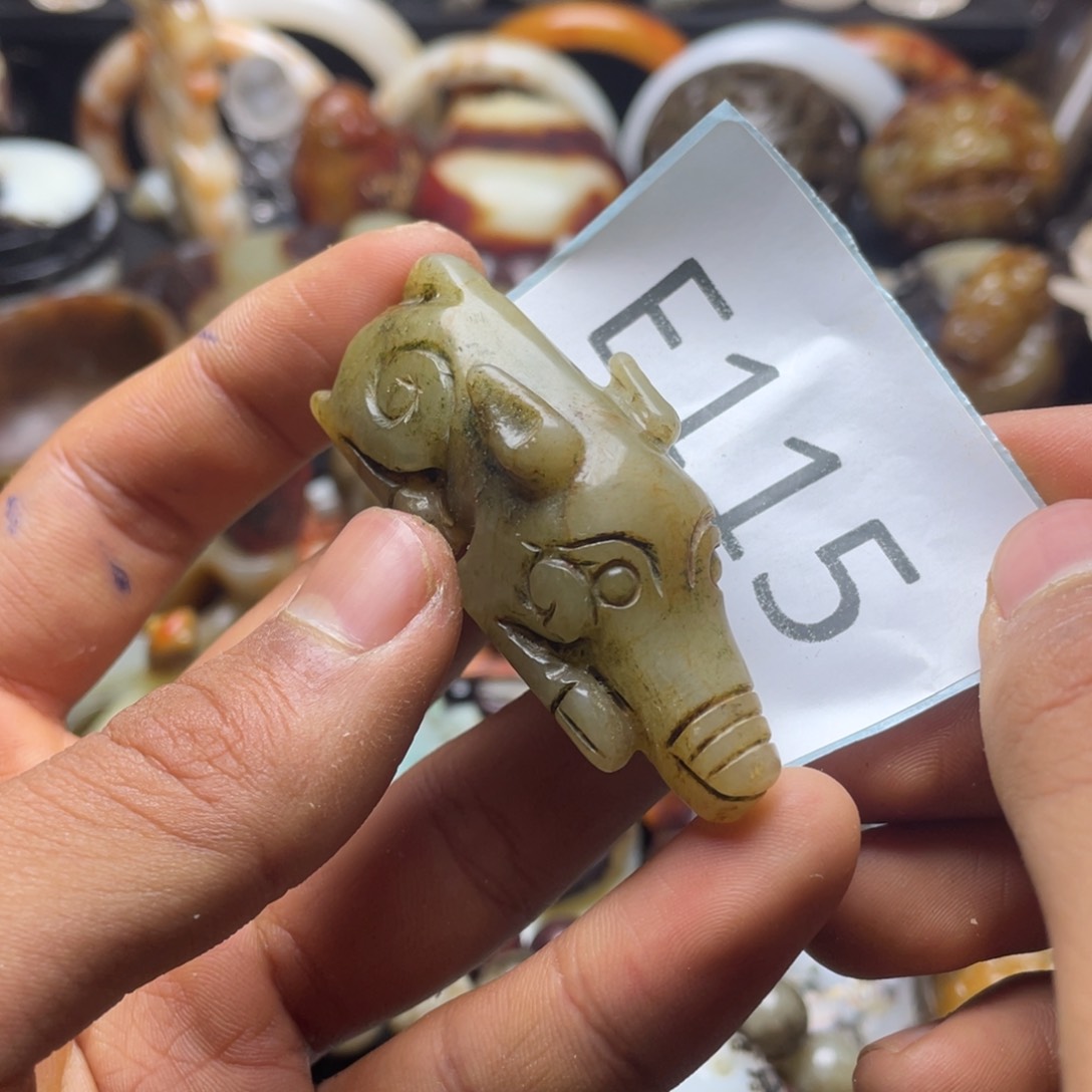 和田玉（糖玉）挂件未镶嵌