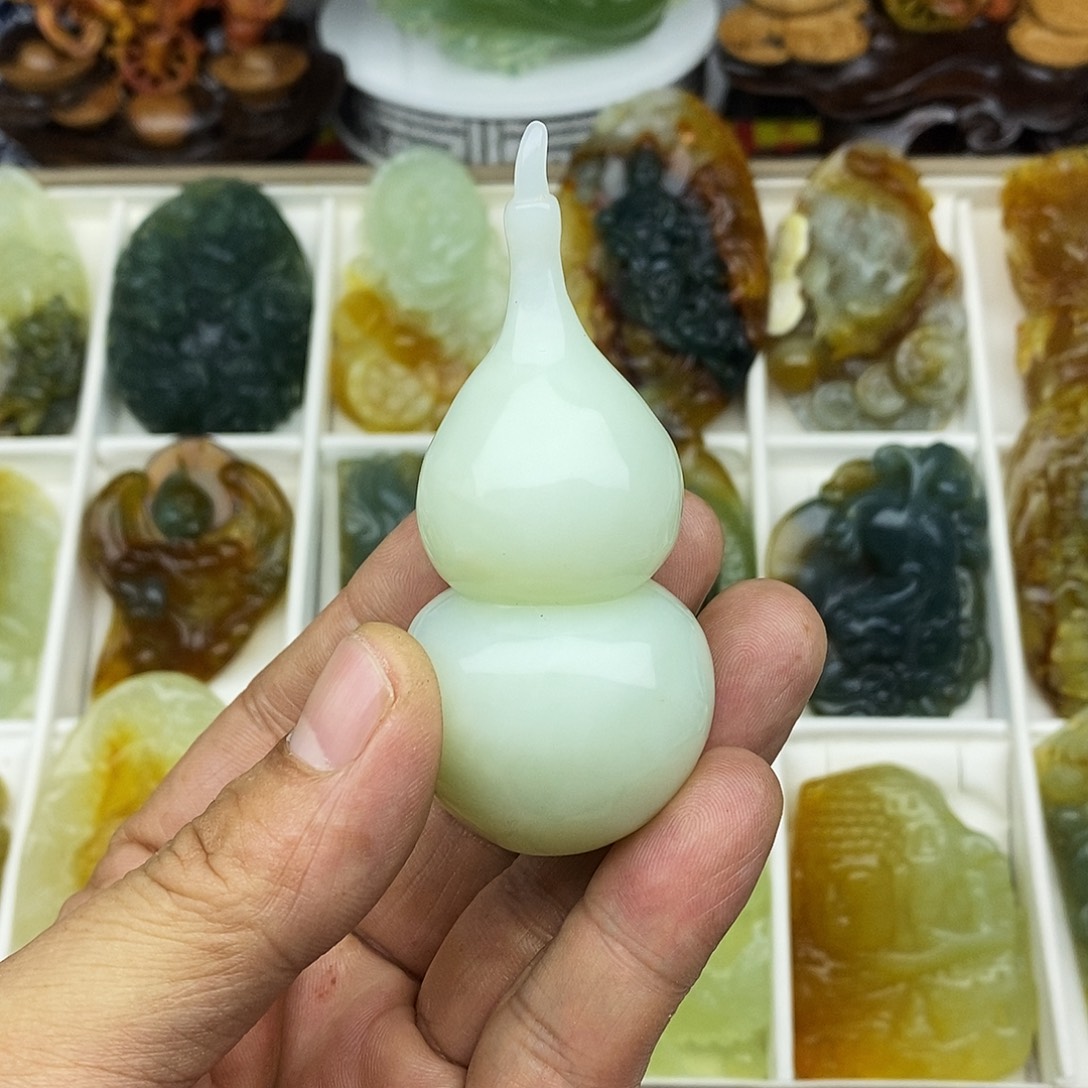 蛇纹石玉未镶嵌岫玉挂件吊坠牌子