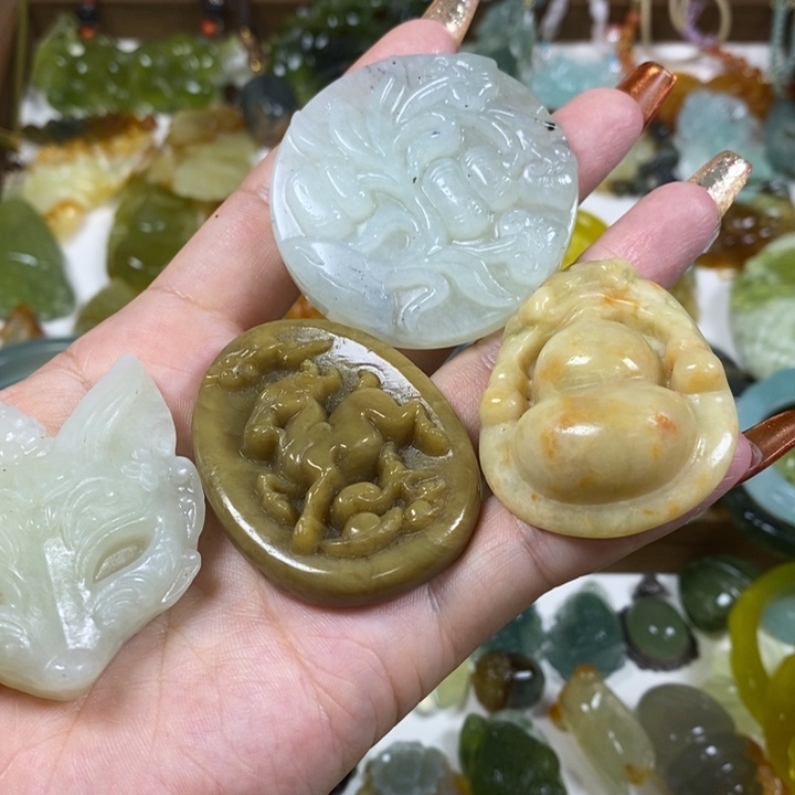 蛇纹石玉未镶嵌吊坠