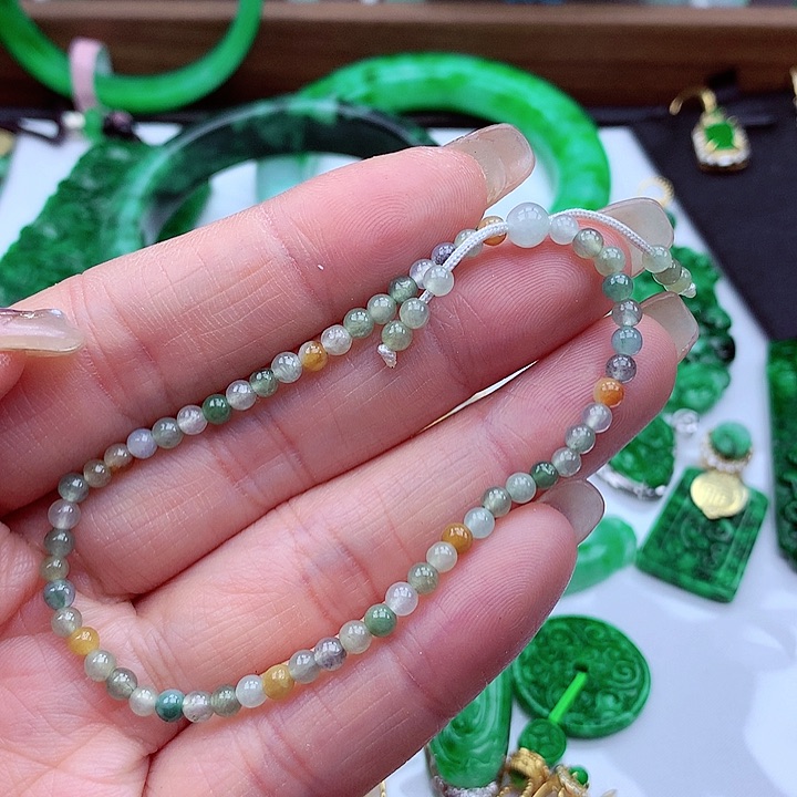 翡翠颈饰未镶嵌翡翠