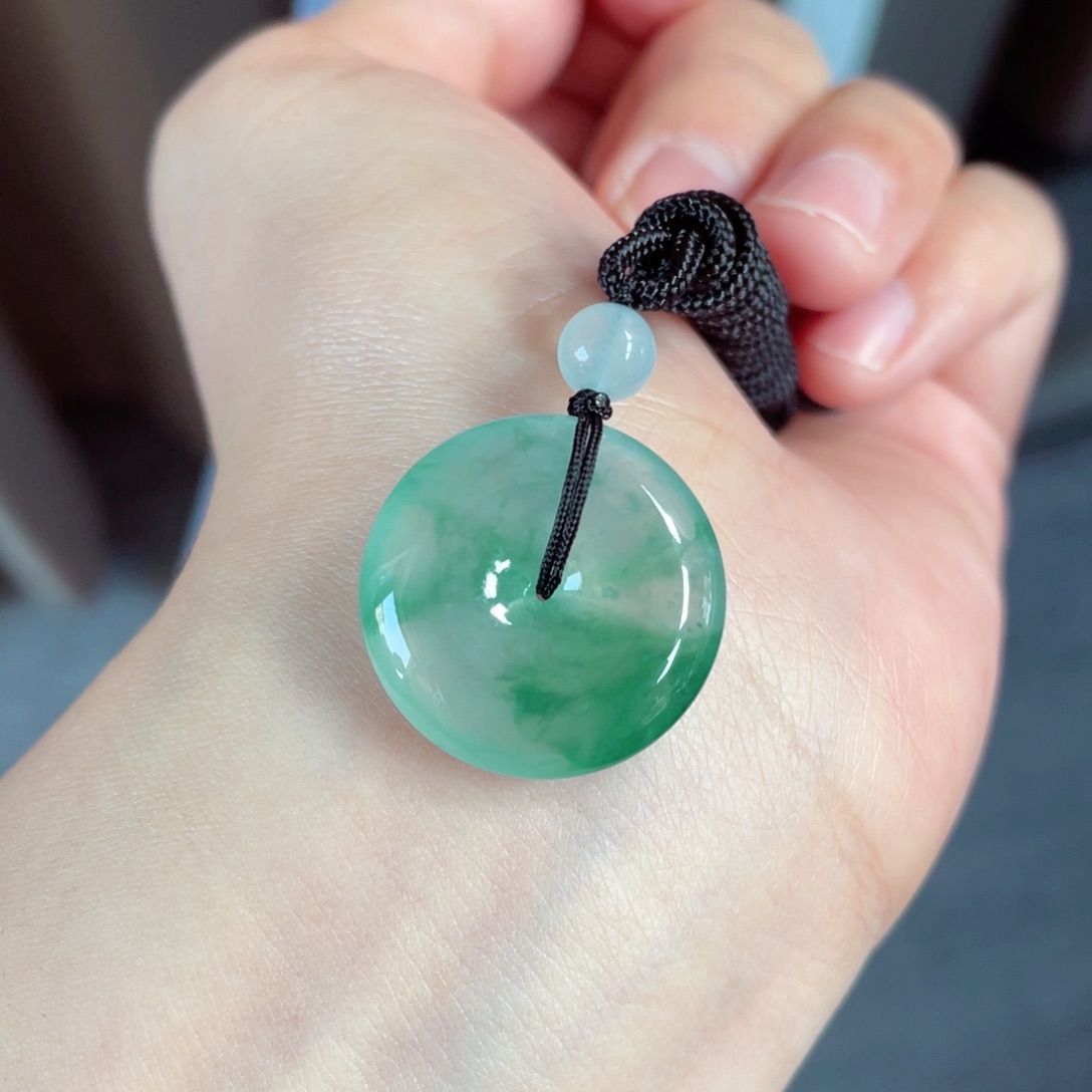 翡翠颈饰未镶嵌扣子