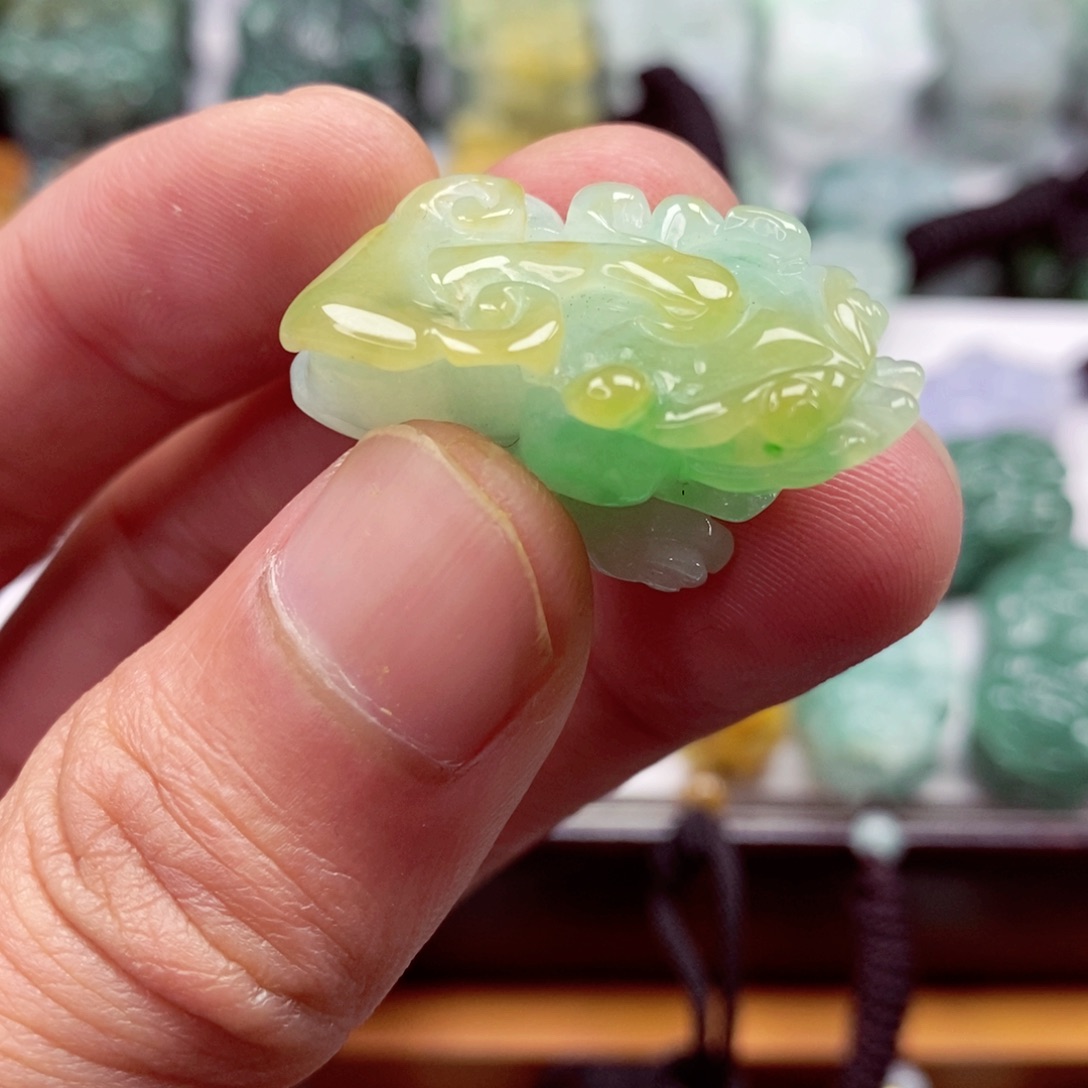 翡翠颈饰未镶嵌翡翠