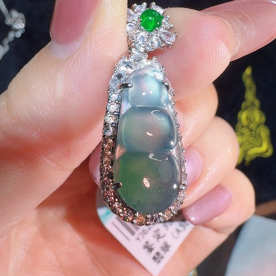 翡翠颈饰未镶嵌天然翡翠A货福豆