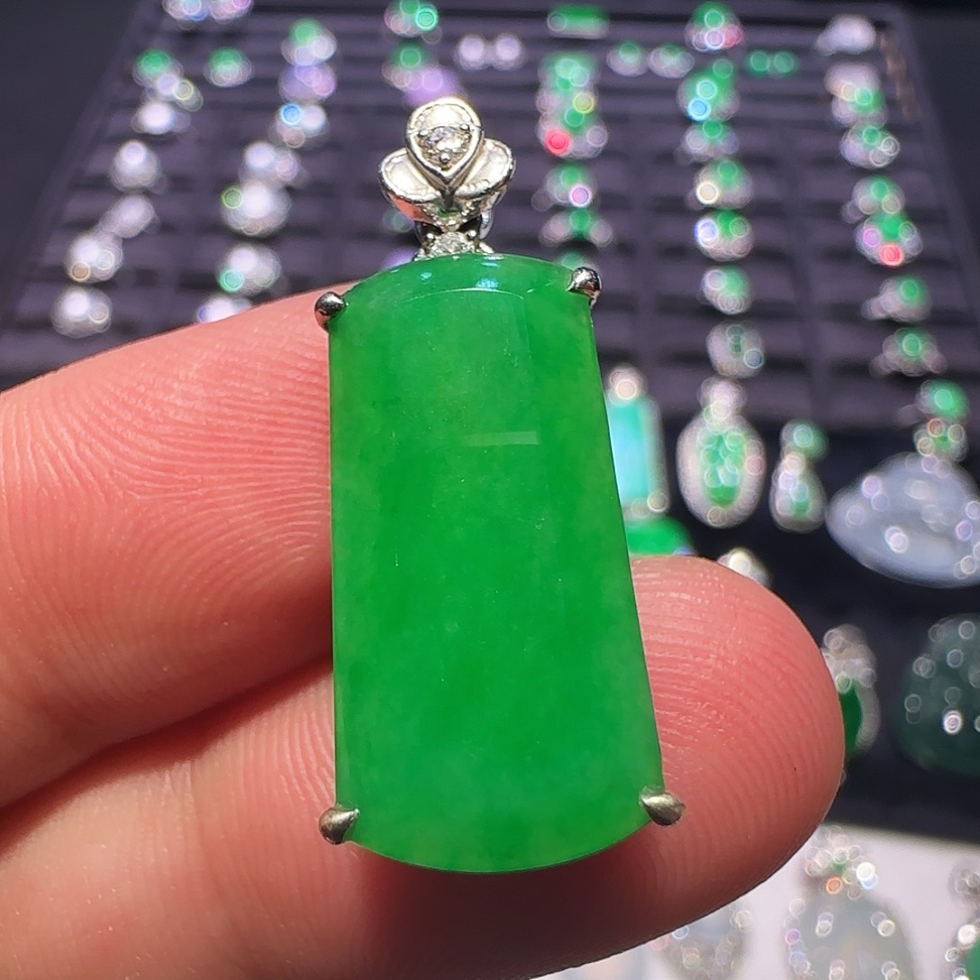 翡翠18K金镶嵌颈饰