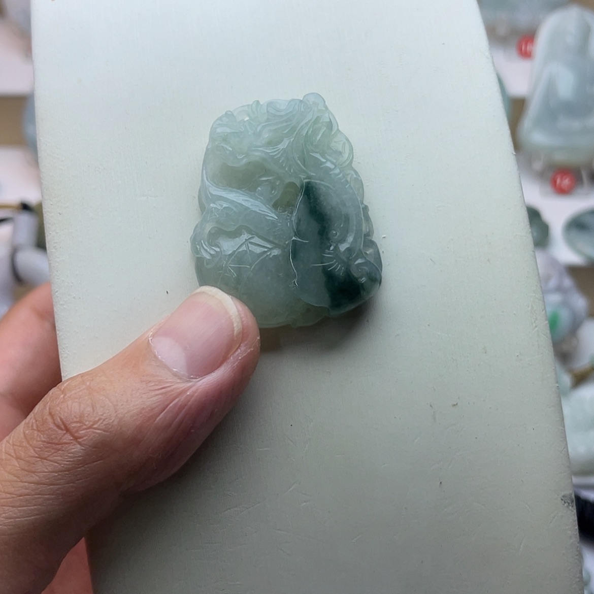 【闪购商品】翡翠未镶嵌颈饰山*：翡翠
