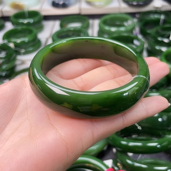 和田玉（碧玉）未镶嵌手镯